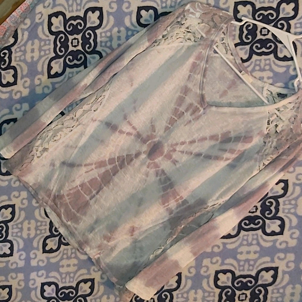 🍒Thin long sleeve with lace!